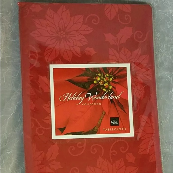 Homewear tablecloth Holiday Wonderland Oblong  60”x120” red - Picture 1 of 3
